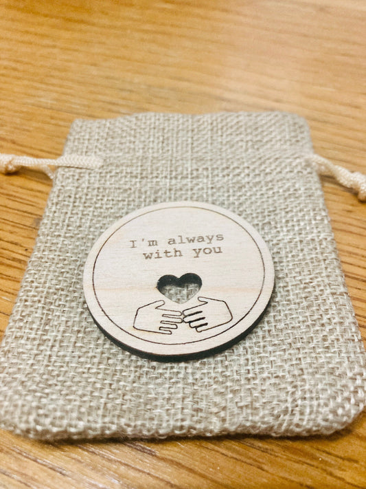 Affectionate Wooden Hug Token - Personalized Pocket Hug in Jute Bag, Charming Handmade Gift, 40mm Diameter