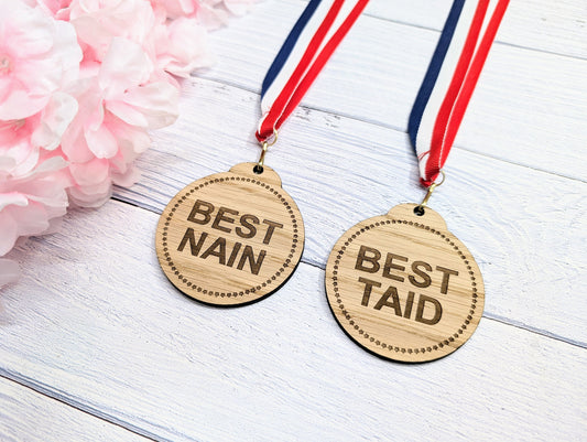 Best Nain & Best Taid Medals - Oak Veneer Welsh Grandparent Awards, Heartfelt Gift - Handmade in Wales