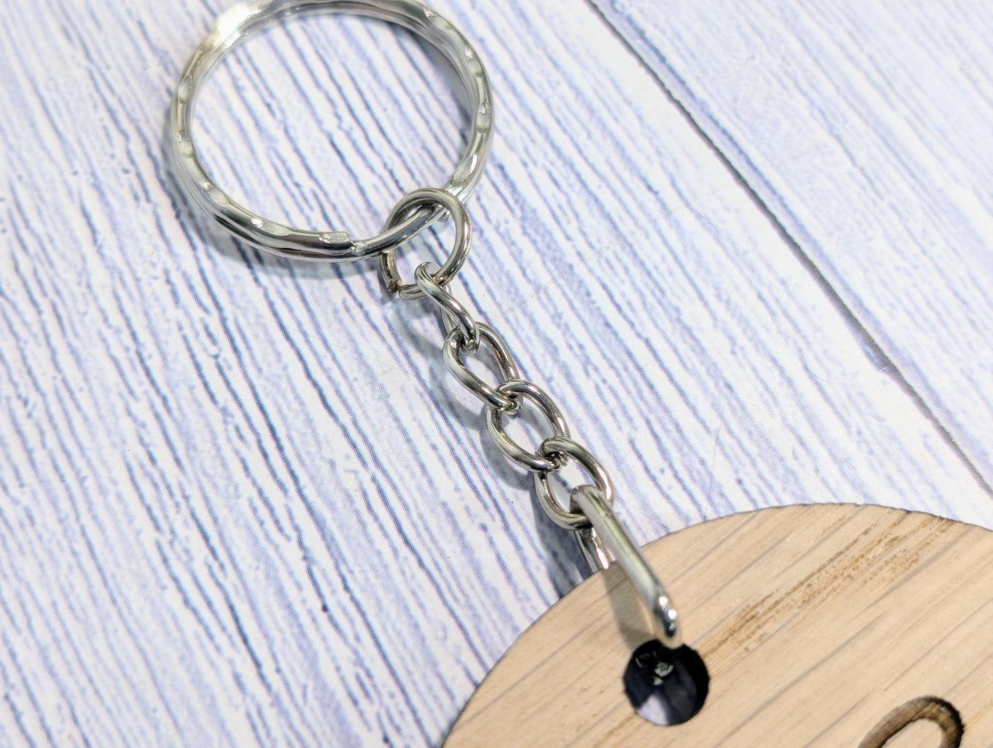 Wooden Wedding Favour Key Chain | Personalised Place Setting | Custom Guest Name, Key Ring, Keyring | Eco-Friendly Oak Veneer Keepsakes