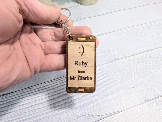 Personalised Student Keyring – Teacher Gift for Class, Smiley Design, Mobile Phone Shape, End of Term Keepsake