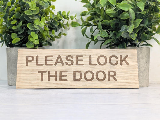Personalised Oak Door Sign – Please Lock The Door or Custom Text | Wooden Plaque for Bathroom, Office or Shed | 4 Sizes – Eco Gift