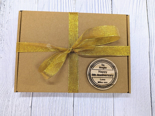 Anniversary Gift Tag: Personalised 'Happy Anniversary' - Elegant Oak Veneer Tag for Special Celebrations - Memorable Keepsake for Loved Ones - CherryGroveCraft