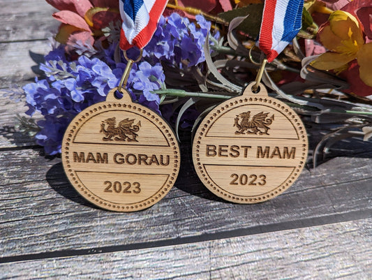 Best Mam & Mam Gorau Medals with Welsh Dragon - Meaningful Gifts, Birthday Gift, Mother's Day Gift - CherryGroveCraft
