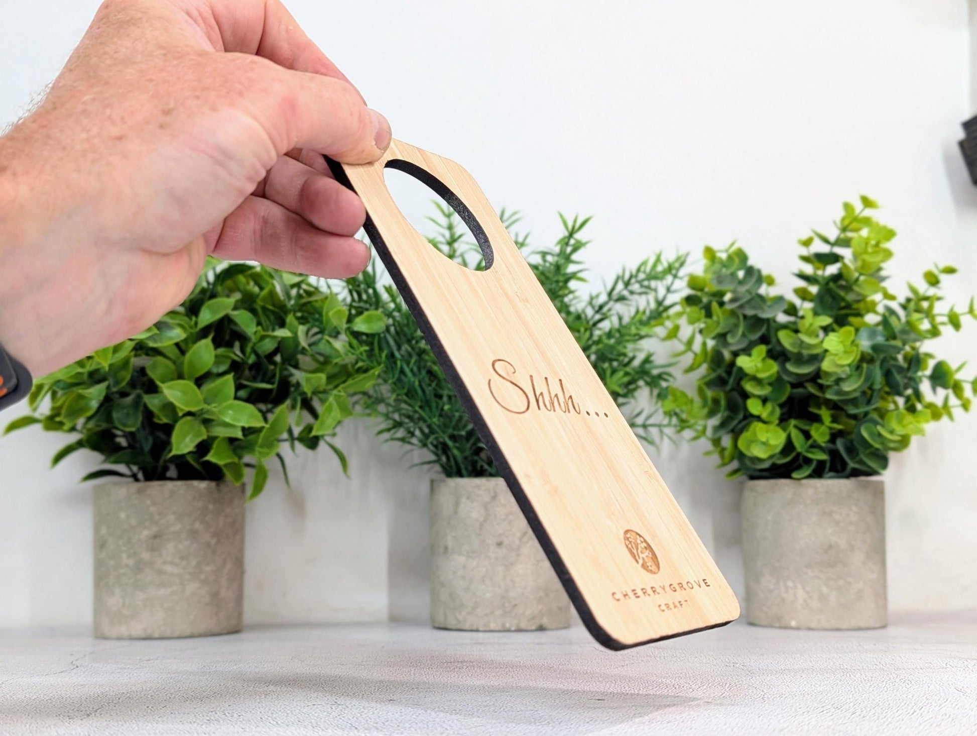 5mm bamboo door hanger reverse side engraved Please Make Up My Room