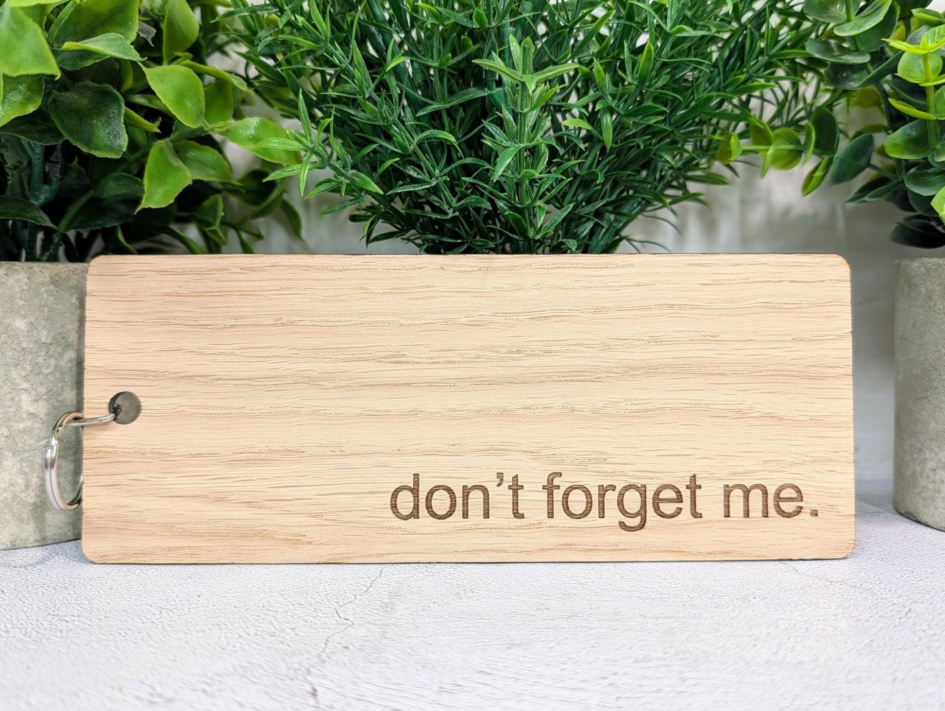 Don’t Forget Me Keyring – Extra Large 200×80mm Oak Veneer Wooden Key Tag, Engraved Reminder Key Fob for Hotels, Offices & Homes, Handmade - CherryGroveCraft