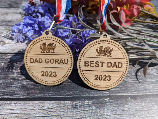 Best Dad & Dad Gorau Medals with Welsh Dragon - Meaningful Gifts, Birthday Gift, Father's Day Gift