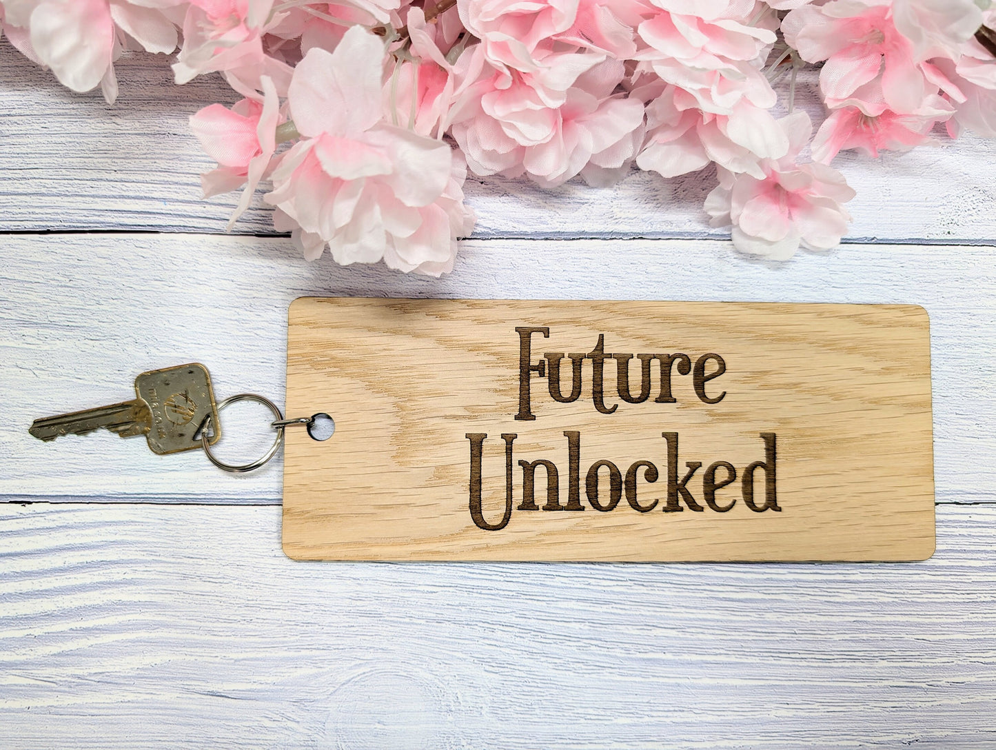 Extra-Large 200x80mm "Future Unlocked" Wooden Keyring – Inspirational Oak Veneer Key Accessory