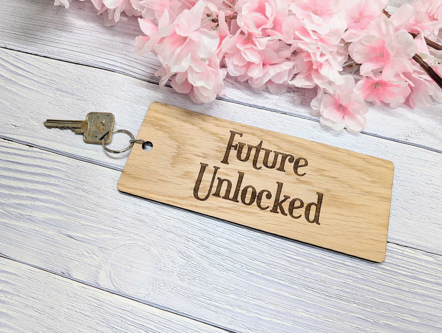 Extra-Large 200x80mm "Future Unlocked" Wooden Keyring – Inspirational Oak Veneer Key Accessory