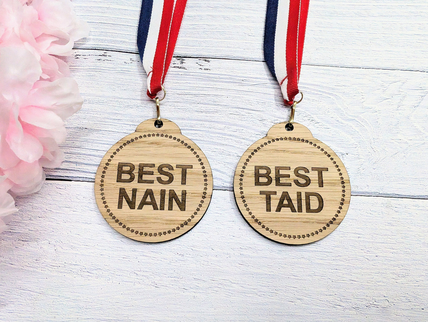 Best Nain & Best Taid Medals - Oak Veneer Welsh Grandparent Awards, Heartfelt Gift - Handmade in Wales