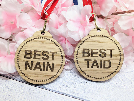 Best Nain & Best Taid Medals - Oak Veneer Welsh Grandparent Awards, Heartfelt Gift - Handmade in Wales