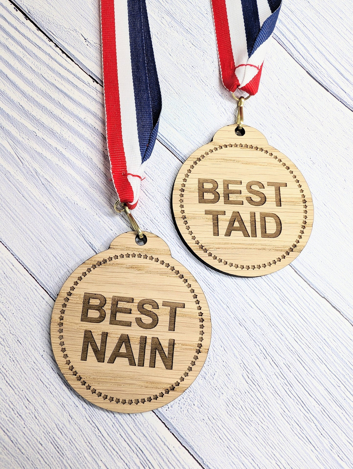 Best Nain & Best Taid Medals - Oak Veneer Welsh Grandparent Awards, Heartfelt Gift - Handmade in Wales