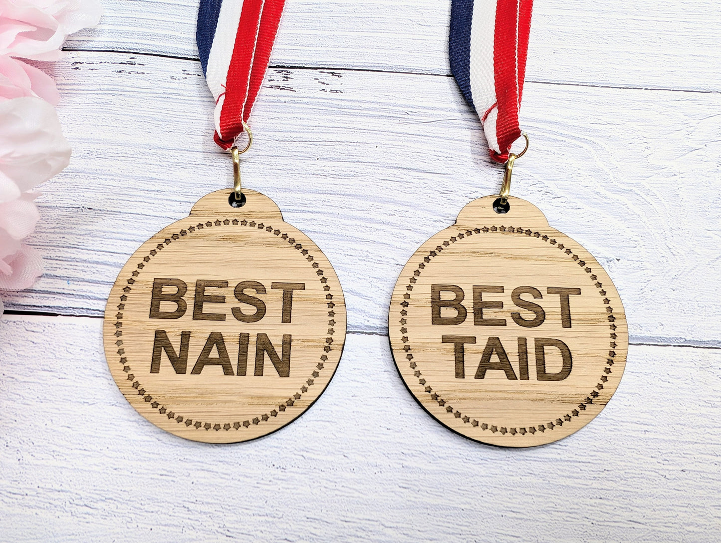 Best Nain & Best Taid Medals - Oak Veneer Welsh Grandparent Awards, Heartfelt Gift - Handmade in Wales
