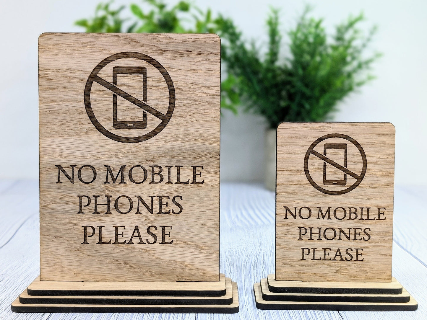 Freestanding "No Mobile Phones Please" Wooden Table Sign, Oak Finish, Ideal for Cafes, Restaurants & Public Spaces etc, 2 Sizes, Signage