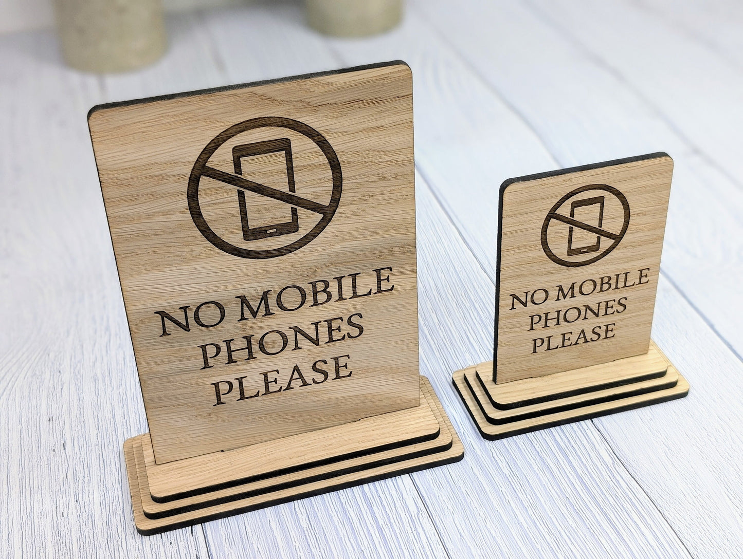 Freestanding "No Mobile Phones Please" Wooden Table Sign, Oak Finish, Ideal for Cafes, Restaurants & Public Spaces etc, 2 Sizes, Signage