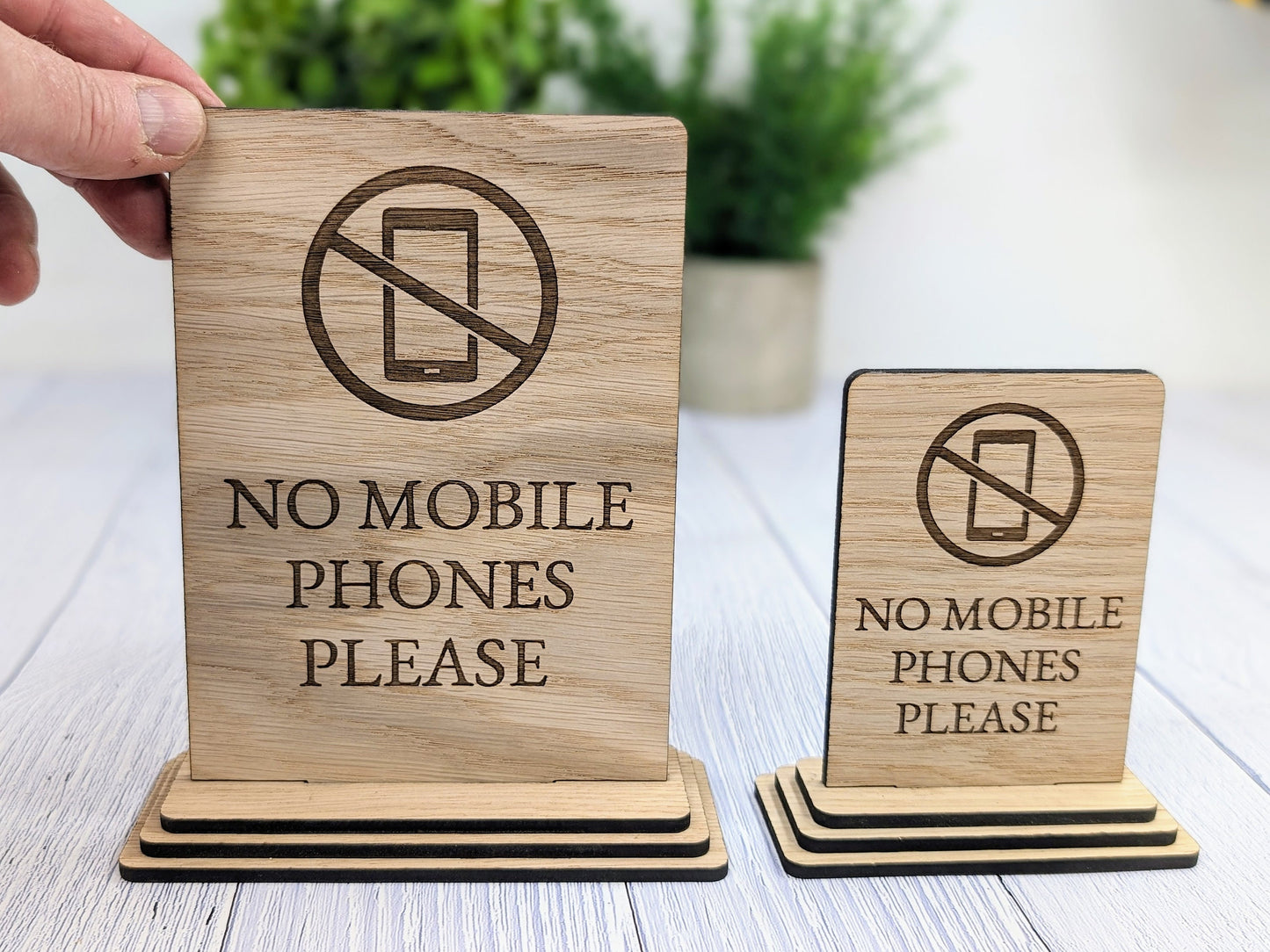 Freestanding "No Mobile Phones Please" Wooden Table Sign, Oak Finish, Ideal for Cafes, Restaurants & Public Spaces etc, 2 Sizes, Signage