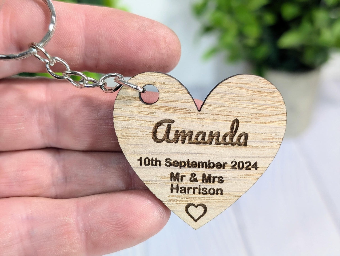 Wooden Wedding Favour Key Ring, Heart Shaped | Personalised Place Setting | Custom Guest Name, Key Chain | Eco-Friendly Oak Veneer Keepsakes