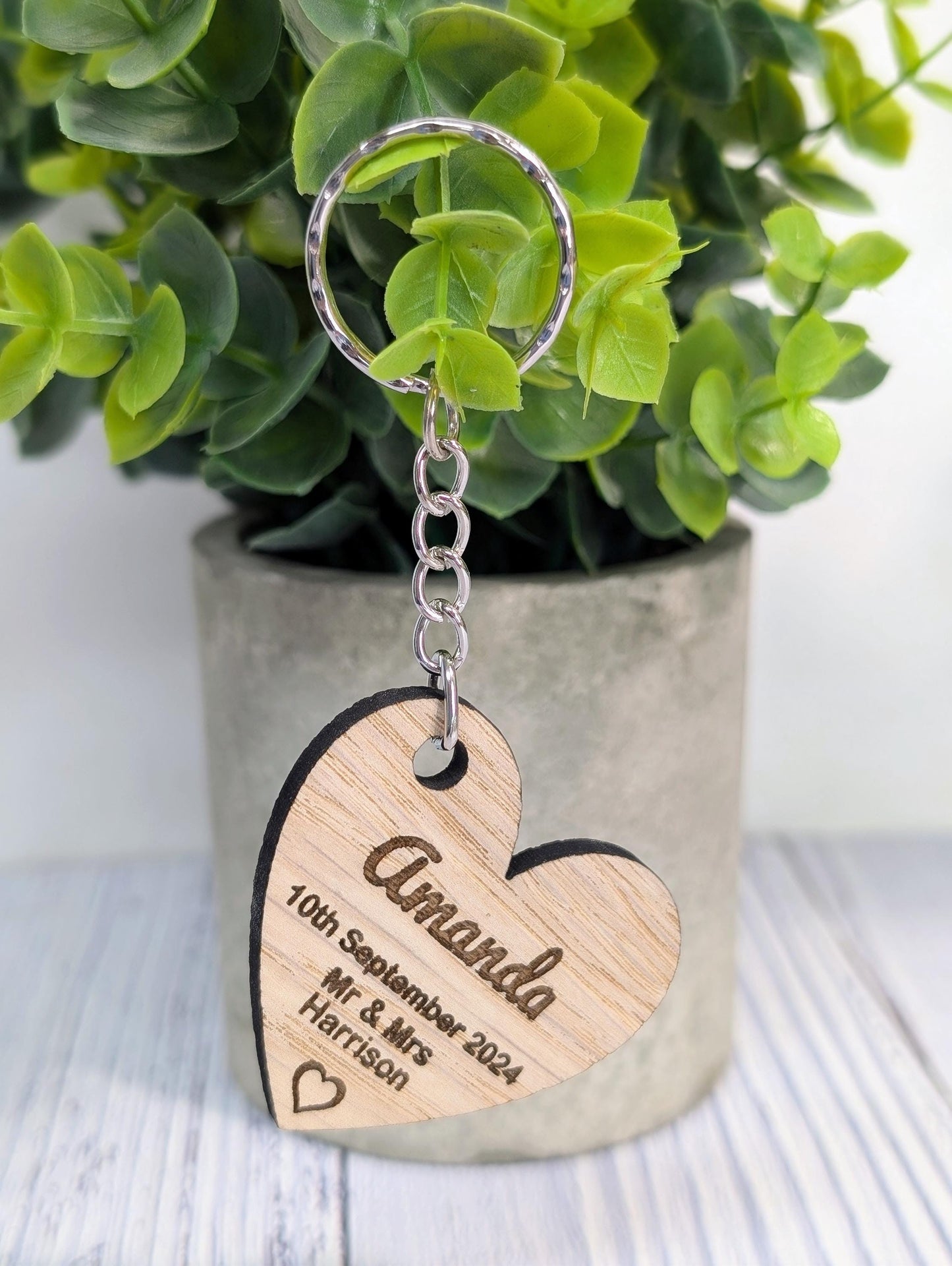 Wooden Wedding Favour Key Ring, Heart Shaped | Personalised Place Setting | Custom Guest Name, Key Chain | Eco-Friendly Oak Veneer Keepsakes