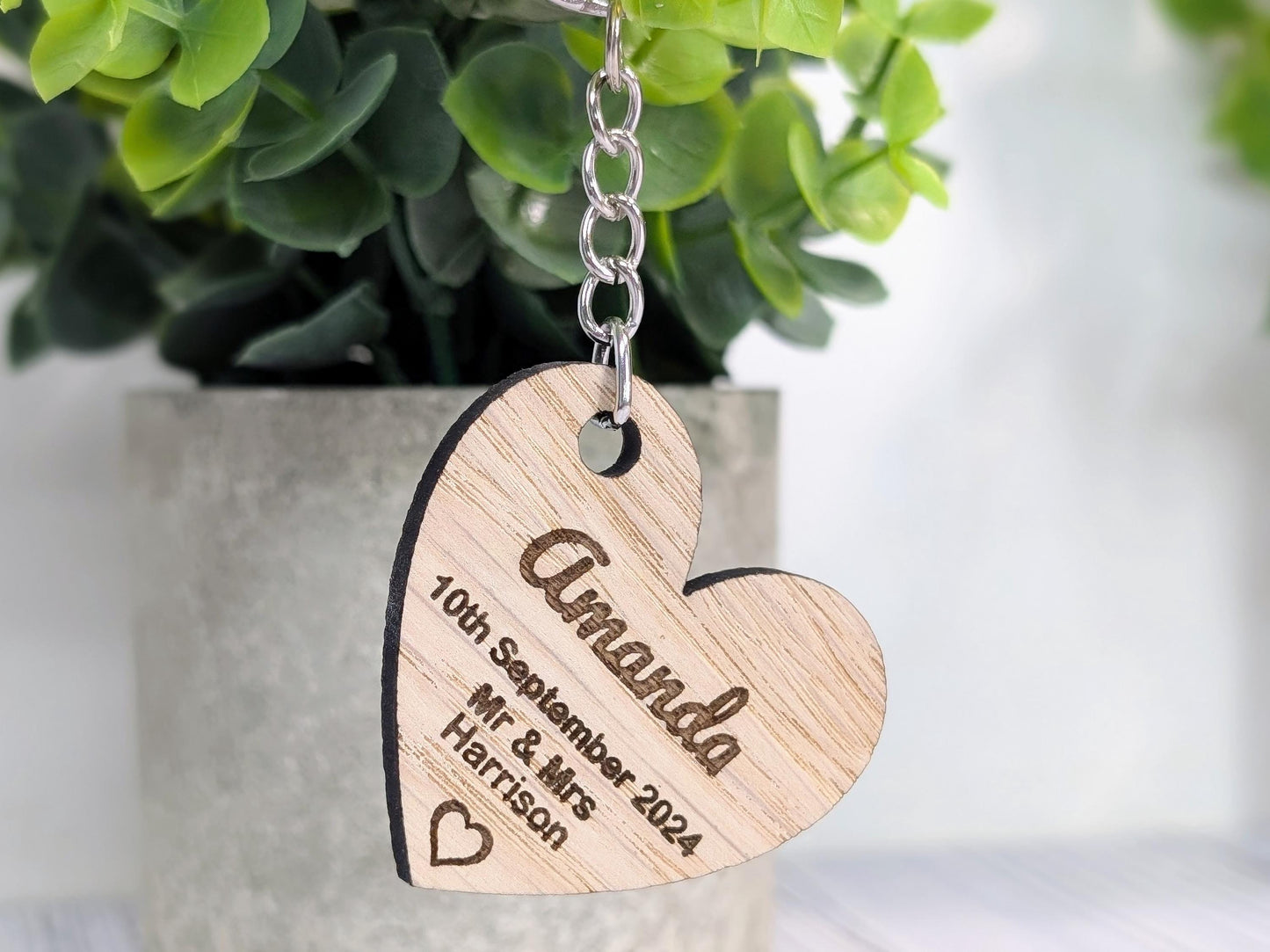 Wooden Wedding Favour Key Ring, Heart Shaped | Personalised Place Setting | Custom Guest Name, Key Chain | Eco-Friendly Oak Veneer Keepsakes