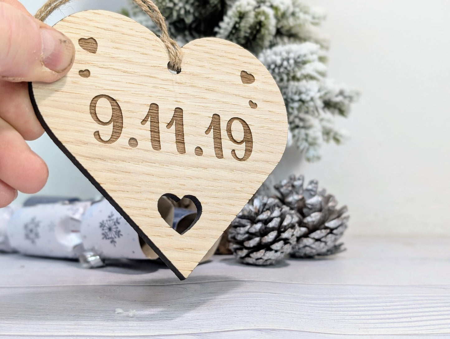 Personalised "Day We First Met" Bauble - Engraved Date Keepsake, Romantic Gift for Christmas, Anniversary, or Valentine’s - Hearts