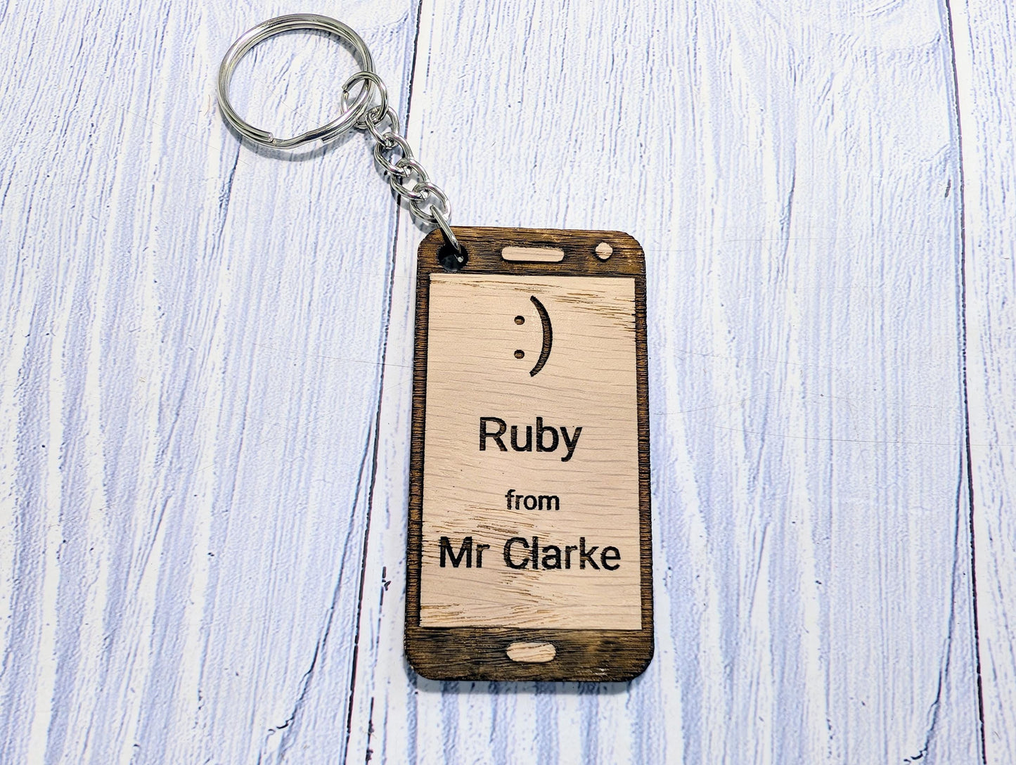 Personalised Student Keyring – Teacher Gift for Class, Smiley Design, Mobile Phone Shape, End of Term Keepsake