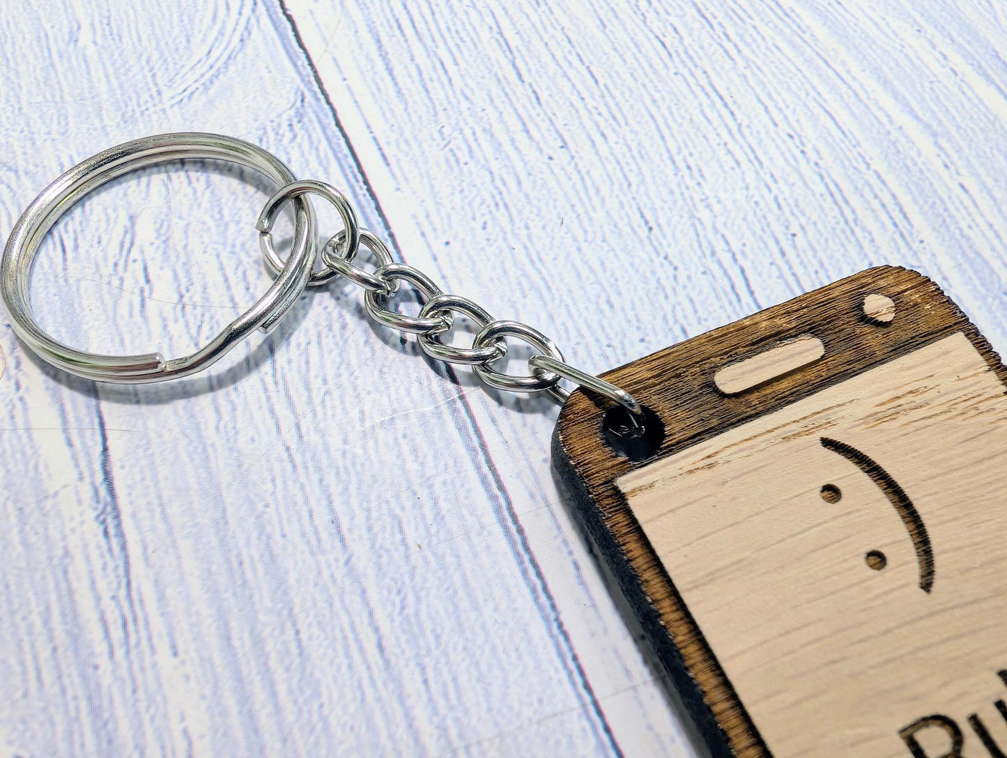 Personalised Student Keyring – Teacher Gift for Class, Smiley Design, Mobile Phone Shape, End of Term Keepsake