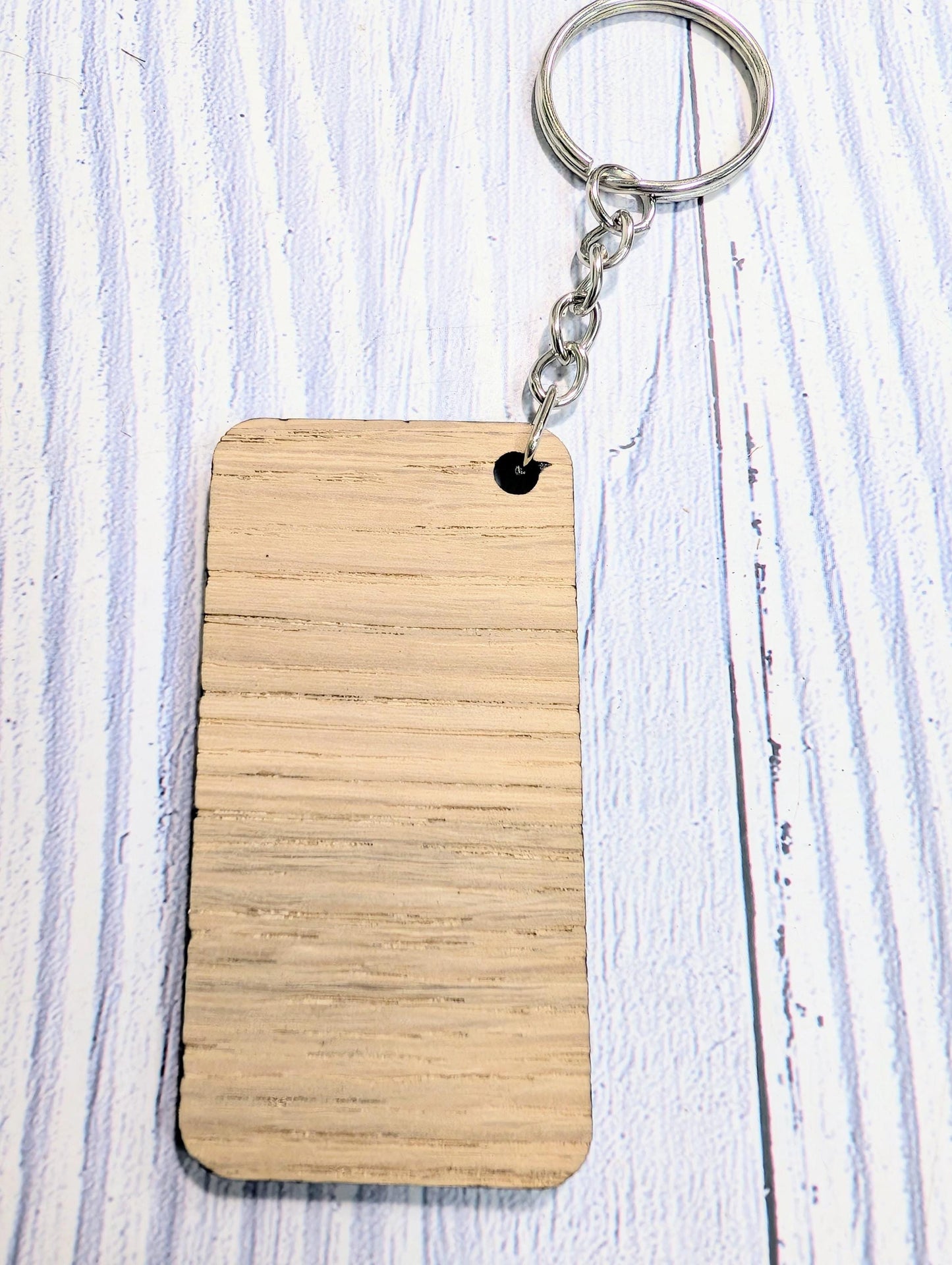 Personalised Student Keyring – Teacher Gift for Class, Smiley Design, Mobile Phone Shape, End of Term Keepsake