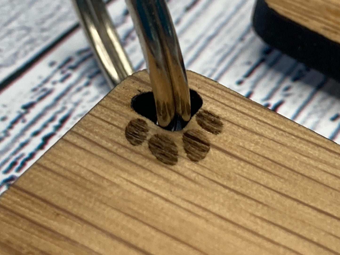 Personalised cat oak keyring — reverse side, smooth oak veneer finish