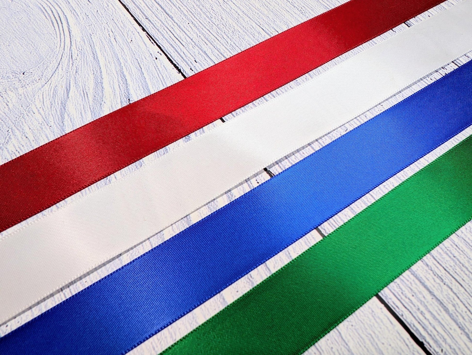 Custom medals reverse — ribbon loop, smooth oak veneer
